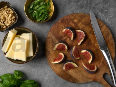 Salotas su figomis ir halumi Žingsnis 1