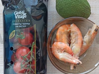 Špinatų salotos su krevetėmis, vyšniniais pomidorais ir avokadu Žingsnis 1