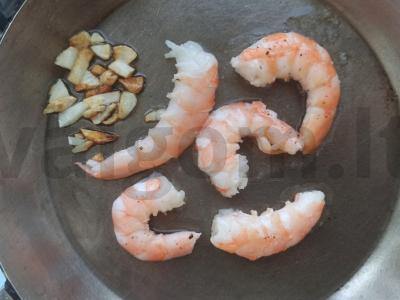 Špinatų salotos su krevetėmis, vyšniniais pomidorais ir avokadu Žingsnis 6