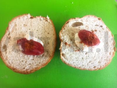 Vištienos kotletų burgeris su marinuotais svogūnais Žingsnis 1