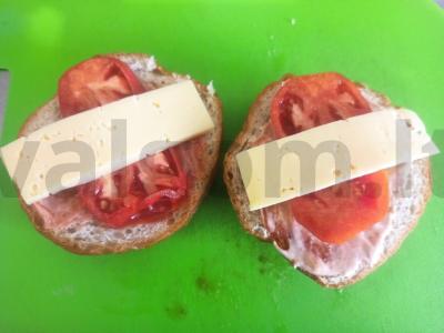 Vištienos kotletų burgeris su marinuotais svogūnais Žingsnis 2