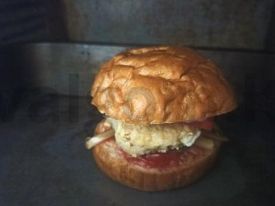 Vištienos kotletų burgeris su marinuotais svogūnais Žingsnis 4