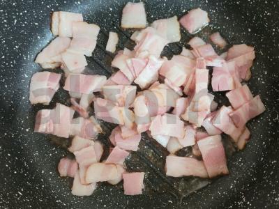 Skani spagečiai su virtos-rūkyta šonine ir sūriu Žingsnis 1