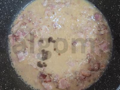 Skani spagečiai su virtos-rūkyta šonine ir sūriu Žingsnis 3