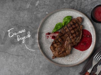 Viršutinė dalis su spanguolių padažu pagrindine nuotrauka