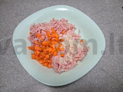 Kalakutienos mėsos kukuliai su garintomis daržovėmis Žingsnis 1