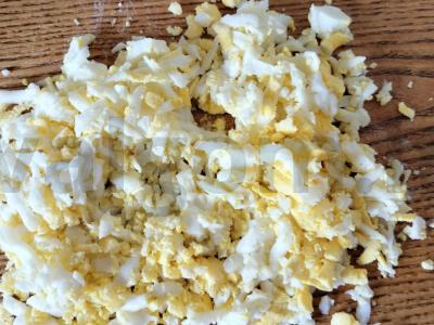 Skanus ir sočius salotas su upėtakiu, bulvėmis ir pomidorais Žingsnis 2