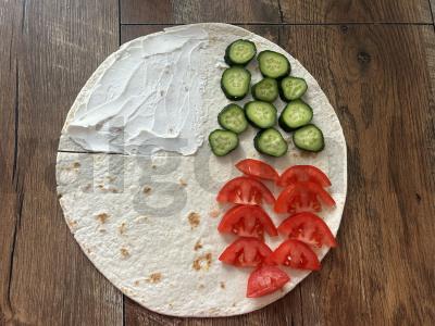 Tortilijos kišenė su kotletu ir daržovėmis per 15 minučių Žingsnis 4