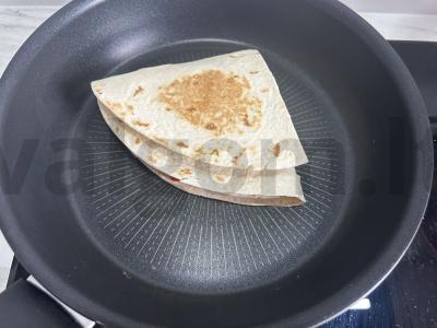 Tortilijos kišenė su kotletu ir daržovėmis per 15 minučių Žingsnis 8