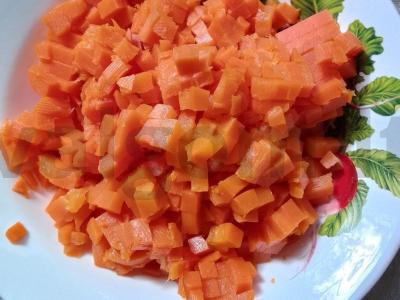 Salotos su žaliais žirneliais ir tunu Žingsnis 3