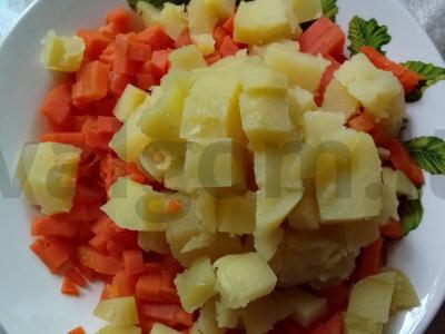 Salotos su žaliais žirneliais ir tunu Žingsnis 5