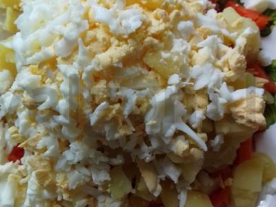 Salotos su žaliais žirneliais ir tunu Žingsnis 8