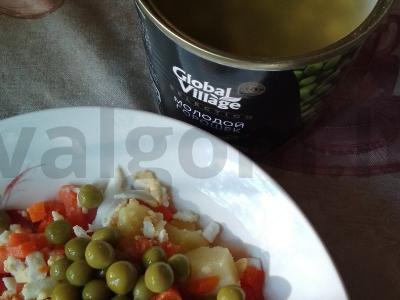 Salotos su žaliais žirneliais ir tunu Žingsnis 9