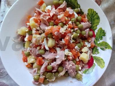 Salotos su žaliais žirneliais ir tunu Žingsnis 11