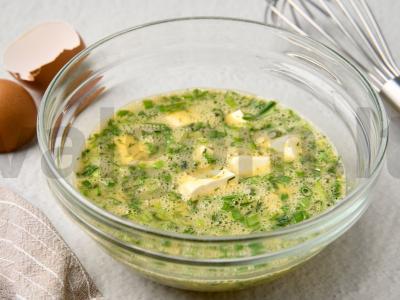 Pyragas su kiaušiniu, feta ir žolelėmis Žingsnis 2