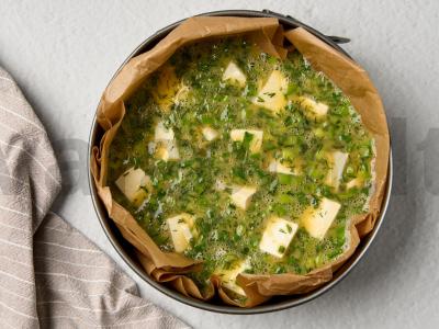 Pyragas su kiaušiniu, feta ir žolelėmis Žingsnis 6