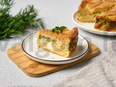 Pyragas su kiaušiniu, feta ir žolelėmis pagrindine nuotrauka