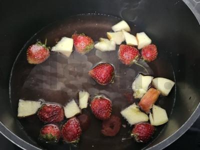 Braškės kompotas Žingsnis 1