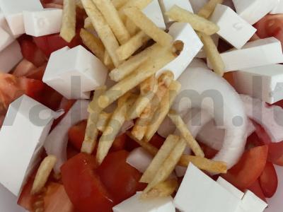 Salotas „Feta“ su bulvių juostelėmis Žingsnis 5