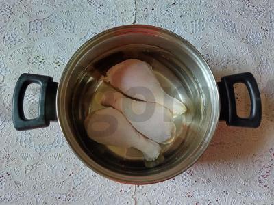 Vištienos sriuba su daržovėmis ir konservuotais kukurūzais Žingsnis 1