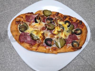 Pizzetta su rūkytos dešros, mocarelos ir alyvuogių Žingsnis 8