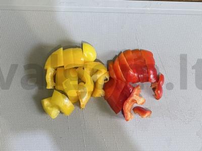 Graikiškas salotas su feta sūriu ir alyvuogėmis Žingsnis 1