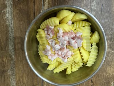 Kepta bulvė su šonine ir rozmarinu maišelyje Žingsnis 5