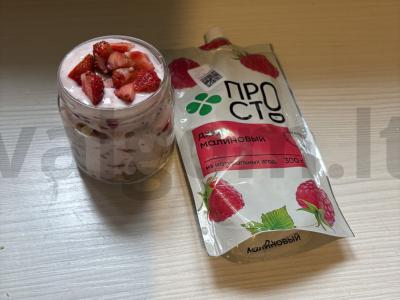 Desertas iš sausainių su aviečių džemu pagrindine nuotrauka