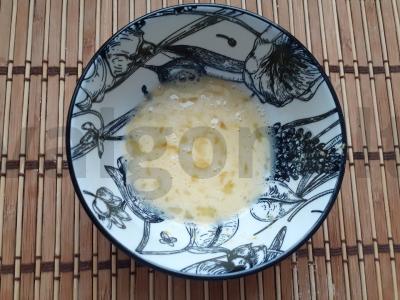 Kiaušinių-kukurūzų ritinys su vynuogėmis Žingsnis 1