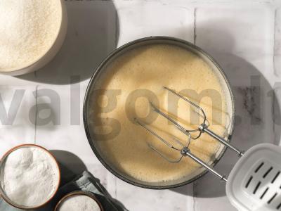 Biskvitinis ritinys su varškės kremu Žingsnis 1