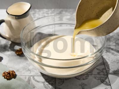 Pyragas su slyvomis ir graikiniais riešutais Žingsnis 2