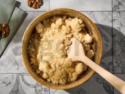 Pyragas su slyvomis ir graikiniais riešutais Žingsnis 6