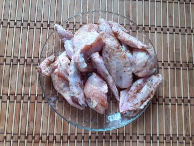 Kepti vištienos sparneliai su garstyčiomis ir prieskoniais Žingsnis 3