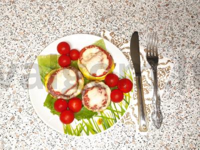 Cukinijos, įdarytos mėsa ir pomidorais pagrindine nuotrauka