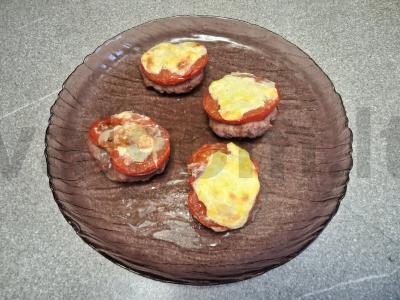 Patingėlių kotletai su pomidorais ir mocarela Žingsnis 4