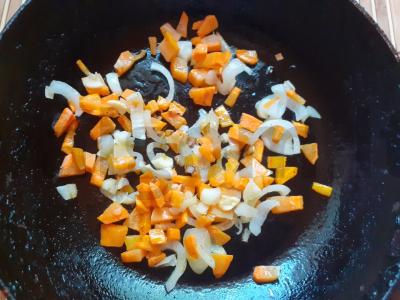 Vištienos sultinio sriuba su kopūstais ir rūgštynėmis Žingsnis 2