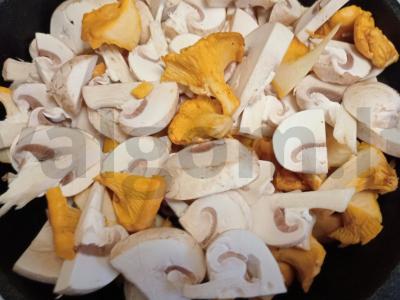 Šampinjonų ir voveraičių žiuljenas Žingsnis 3