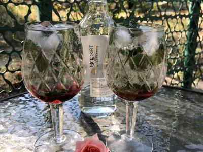 Kokteilis su rožių žiedlapių sirupu Žingsnis 5