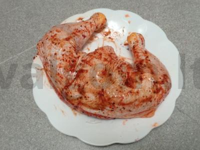 Kepti vištienos šlaunelės marinate su paprika Žingsnis 2