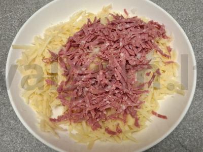 Bulviniai blynai su rūkytomis dešromis, svogūnais ir česnaku Žingsnis 3