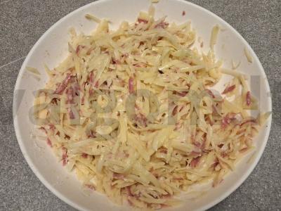 Bulviniai blynai su rūkytomis dešromis, svogūnais ir česnaku Žingsnis 7