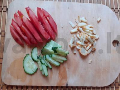 Kvietinė rolada su kepta šonine, rūkyta sūriu ir daržovėmis Žingsnis 1