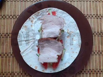 Kvietinė rolada su kepta šonine, rūkyta sūriu ir daržovėmis Žingsnis 3