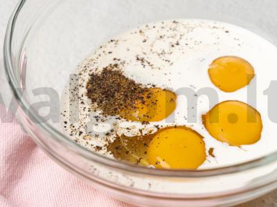 Kiaušinių blynai su faršu Žingsnis 1