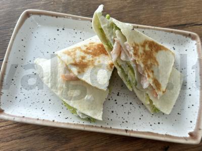 Tortilija su avokadu ir krevetėmis pagrindine nuotrauka