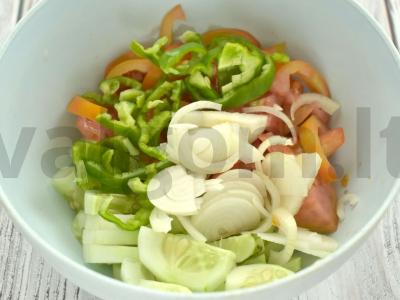 Daržovių salotas su aštriu garstyčių padažu Žingsnis 2