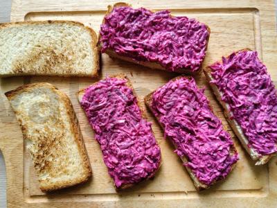 Sumuštiniai su burokėliais, kiaušiniu ir silke Žingsnis 3