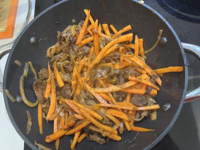 Lagman su jautiena ir daržovėmis Žingsnis 9