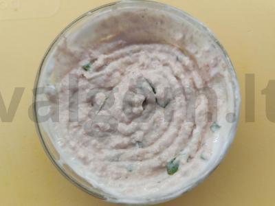 Tuno ir varškės rietas pagrindine nuotrauka