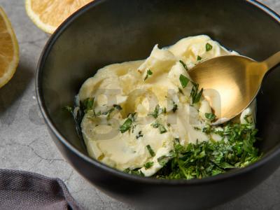 Krostinai su putojančiais midijomis ir avokadu Žingsnis 4